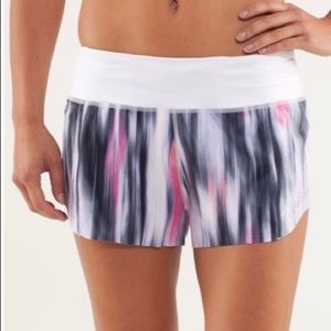 Lululemon Athletica run: light as air shorts Sz 6 Mirage deep indigo